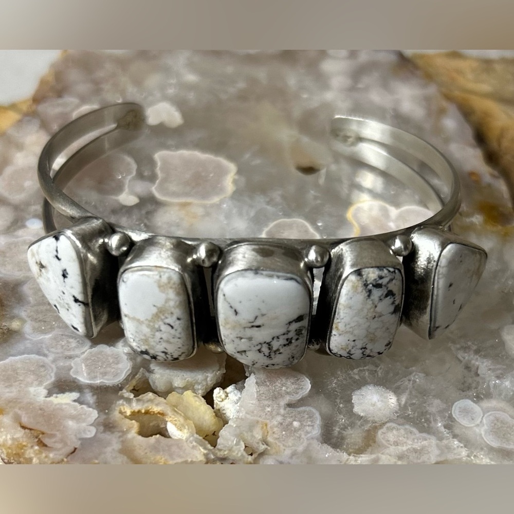 NWT Augistine Largo Navajo handmade White Buffalo Bracelet - Picture 4 of 8